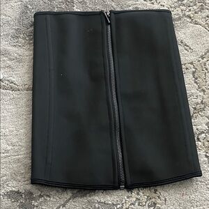 Elegant Black Zippered Skirt